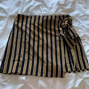 Cute striped skirt !